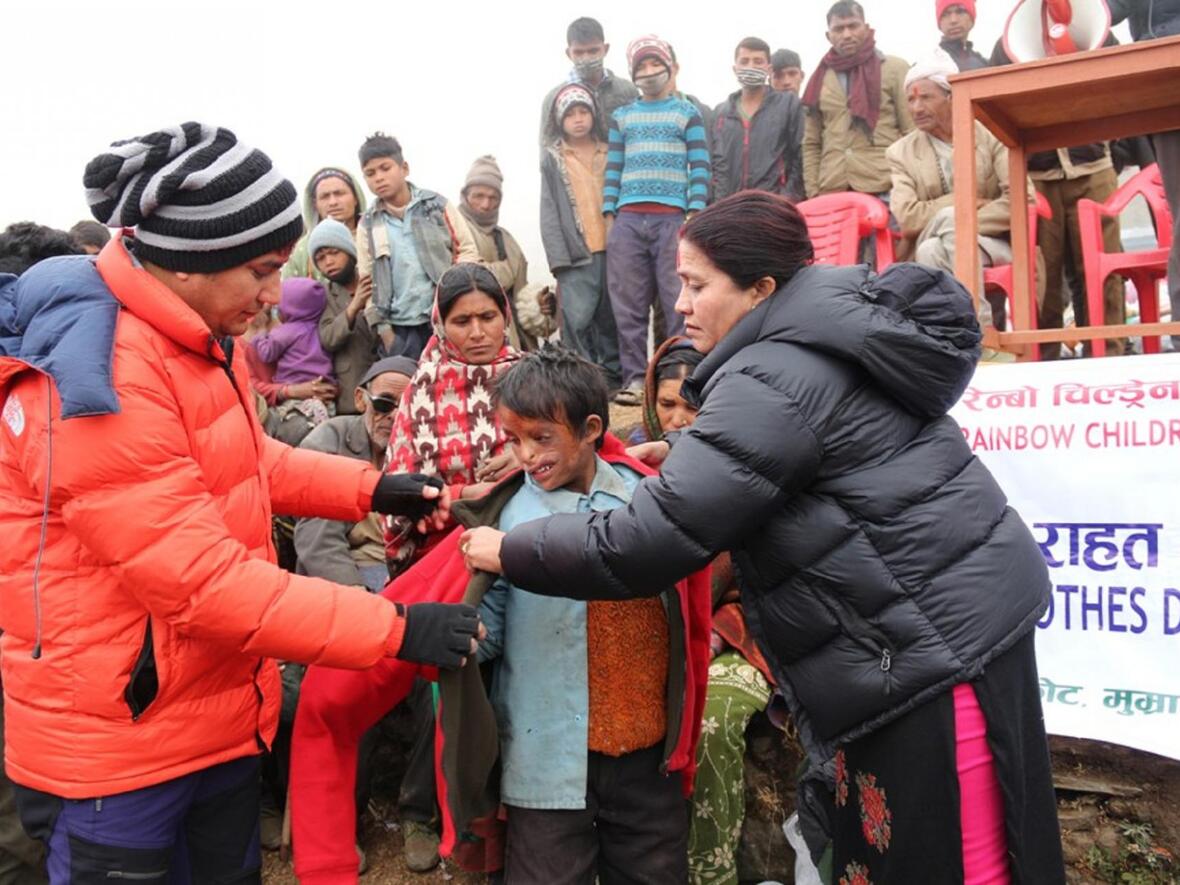 karnali-08.01.2017-distribution-of-warm-winter-clothes-to-needy-people-2