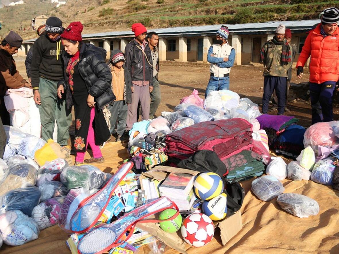 karnali-08.01.2017-distribution-of-warm-winter-clothes-to-needy-people-6